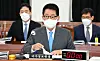 Director of the National Intelligence Service Park Jie-won briefs lawmakers from the National Assembly's intelligence committee on Thursday at the legislature in Yeouido, western Seoul. [NEWS1]