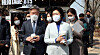 Gyeonggi Gov. Lee Jae-myung, left, visits to talk with Park Young-sun, right, who is running in the Seoul mayoral by-election under the ruling Democratic Party, in the National Assembly in Yeouido, western Seoul, on Wednesday. Lee is one of the presidential hopefuls from the ruling camp. [OH JONG-TAEK]