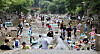 People cool off in water in a valley in Gwangju, Gyeonggi, on Sunday as temperatures continue to soar.  [YONHAP]