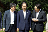 From left: Presidential Chief of Staff Kim Dae-ki, Prime Minister Han Duck-soo and People Power Party floor leader Kweon Seong-dong talk before a meeting at the prime minister's residence in Jongno District, central Seoul on Sunday. [KIM SEONG-RYONG]