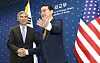 Kim Gunn, special representative for Korean Peninsula peace and security affairs, right, shakes hands with Sung Kim, the U.S. special representative for North Korea as they head into their meeting to discuss countermeasures to North Korea's weapons program at the Foreign Ministry in Seoul on Thursday. [NEWS1]