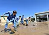 Posco employees help with recovery at its Pohang steel plant in North Gyeongsang on Wednesday. [POSCO]