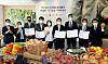 South Jeolla Governor Kim Yung-rok, fourth from right, and McDonald's Korea Managing Director Antoni Martinez, third from right, pose for a photo after signing a memorandum of understanding (MOU) on Tuesday. The fast food franchise will receive ingredients locally sourced from South Jeolla farmers to make its burgers. [MCDONALD'S KOREA]