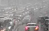 Heavy snowfall causes traffic to slow to a crawl on the northern part of Hannam Bridge in Seoul during the evening rush hour on Tuesday. The greater Seoul area saw heavy snowfall Tuesday afternoon. [NEWS1]