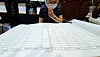 A worker at a restaurant in Jongno District, central Seoul, receives calls from customers Tuesday canceling their reservations. The reservation list is empty for the coming weeks, she said, in stark contrast to last year. [YONHAP]