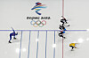 From top: Chung Jae-won of Korea, Joey Mantia of the United States, Lee Seung-hoon of Korea and Bart Swings of Belgium cross the finish line at the end of men's mass start finals at the National Speed Skating Oval in Beijing on Saturday. [AP/YONHAP]