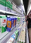 Despite a slump in milk consumption, the country’s largest milk seller, Seoul Dairy Cooperative and Maeil, posted improved earnings last year by expanding its range of milk products. [YONHAP]