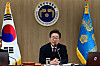 President Lee Jae-myung speaks at his first Cabinet meeting at the Presidential Office Building in Yongsan, central Seoul on June 5.  [JOINT PRESS CORPS]