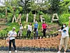 Tourists take photos at Milea Bee Farm. [PHILIPPINES DEPARTMENT OF TOURISM]