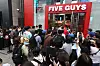 Crowds of people queue to buy burgers in front of the country's first store of U.S. made-to-order burger chain Five Guys in Gangnam District, southern Seoul, on its opening day on Monday. [YONHAP]