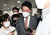 People Power Party Rep. Jeon Bong-min leaves a press room at the National Assembly on Tuesday after announcing his quitting of the party. Jeon and his family have been implicated in corruption allegations. [OH JONG-TAEK]
