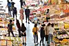 Koreans shop for fresh produce in preparation for the Chuseok harvest holidays on Sept. 14 in Daejeon. [KIM SUNG-TAE]