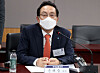 Woori Financial Group Chairman Son Tae-seung speaks at a press conference held in central Seoul on July 21. [NEWS1]