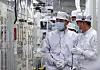 Samsung Electronics Executive Chairman Lee Jae-yong, left, inspects Samsung SDI's battery production plant in Seremban, Malaysia, on Friday. [SAMSUNG ELECTRONICS]