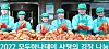 Hana Financial Group Chairman Ham Young-joo, third from right, makes kimchi at a volunteering event held in central Seoul on Friday. [HANA FINANCIAL GROUP]