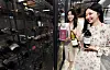 Homeplus attracts consumers through interest-based memberships. The photo above shows models promoting the membership titled “Juju Club” which gives benefits for customers which buy alcohols offline. [NEWS1]