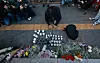 Visitors mourn the victims of Satuday's crowd crush in central Seoul's Itaewon at a memorial space in front of Itaewon Station exit 1 on Sunday. [YONHAP]