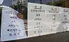 A jeonse offering post being taken down at a real estate agency in Mapo District, western Seoul, on Tuesday. Jeonse offerings have been drying up fast, especially in Gangnam District, southern Seoul, since the National Assembly passed legislation that protects tenants, including automatic extension and a cap on rent increases. [YONHAP]