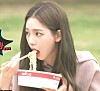 aespa's Karina eating Han River ramyeon [SCREEN CAPTURE]