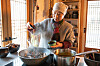 Monk Jeong Kwan does not follow any recipes. After considering the season and condition of the ingredients, she relies on her intuition when cooking. [JOONGANG ILBO]