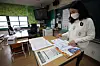 A teacher prepares for class at Itaewon Elementary School on Friday. Starting Monday, kindergartens, elementary and middle schools throughout the country, which have been allowing only one-third of the student body to be present in school at a time, will allow up to two-thirds of students to return. [YONHAP]