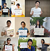 Director Ryu Seung-wan, top left, and the stars of the film ″Escape from Mogadishu″ hold signs celebrating that the movie has sold more than 3 million tickets as of Sunday. [LOTTE ENTERTAINMENT]