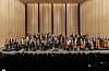 The London Symphony Orchestra and maestro Sir Simon Rattle stand up for a bow after their performance on Thursday at the LG Arts Center Seoul's LG Signature Hall. [KIM YOON-HEE, LG ARTS CENTER]