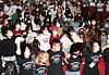 Hundreds of foreign students move together while learning cheerleading moves from Korea University’s cheerleading club at an orientation for this year’s international summer campus program in an auditorium of the university in Seongbuk District, northern Seoul, on Tuesday. About 1,600 foreign students from 300 colleges in 62 countries registered for the summer campus program. [NEWS1]