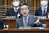 National police chief Yoon Hee-keun responds to questions from the National Assembly at a hearing on Wednesday. [YONHAP]