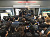 This file photo shows a crowd trying to get in a packed train at Line 9 Yeomchang metro station in western Seoul. [JANG JOO-YOUNG]