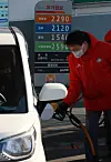 Gas is priced at 2,290 won ($1.9) per liter at a gas station in Seoul on Thursday. Global crude oil prices surged sharply due to the conflict between Ukraine and Russia, driving up prices in the domestic market as well. [YONHAP]
