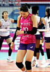 Kim Yeon-koung of the Heungkuk Life Insurane Pink Spiders reacts after losing another point during a match against Korea Expressway Corporation Hi-Pass in Incheon on Sunday. [YONHAP]