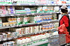 A woman looks at the milk options displayed at a discount mart in Seoul on Sunday. The October consumer price index (CPI) for milk rose 14.3 percent on year, the highest surge since August 2009 due to the aftermath of the 2008 global financial crisis. [YONHAP]
