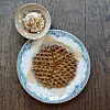 Black sesame waffle, added with cinnamon whipped cream. Restaurant Quinsou, alongside its savorty selections, offers some sweeter dessert to end the meal. It uses sesame, one of the most widely used ingredients in Korean cuisine, to keep the hint of Korean flavors until the very end of a meal at home. [AGENCE NEROLI]