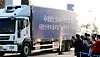 Trucks carrying 2.43 million doses of Moderna vaccines packaged by Samsung Biologics leave the Korean biopharmaceutical firm's plant in Songdo, Incheon, for domestic use on Thursday. The biotech unit of Samsung Group signed a 'fill-and-finish' bottling contract with the U.S. drugmaker in May. [NEWS1]