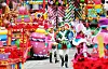 Parade performers wave to the audience during a Christmas parade at the Everland amusement park in Yongin, Gyeonggi, on Wednesday. [YONHAP]