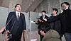 National Security Adviser Kim Sung-han, left, speaks to reporters at Incheon International Airport on Sunday, ahead of a five-day visit to Washington. [YONHAP]