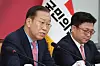 People Power Party interim leader Kwon Young-se speaks at the National Assembly in Yeouido, western Seoul, on May 10, addressing the party’s unprecedented decision to replace its presidential candidate. [YONHAP]
