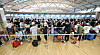 Travelers line up at Incheon International Airport. [YONHAP]