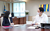 President Yoon Suk-yeol meets with Minister of Gender Equality and Family Kim Hyun-sook at the presidential office in Yongsan, central Seoul, Monday. [YONHAP]