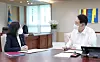 President Yoon Suk-yeol meets with Minister of Gender Equality and Family Kim Hyun-sook at the presidential office in Yongsan, central Seoul, Monday. [YONHAP]