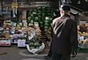 A photo of a traditional market situated in Seoul. The Federation of Korean Industries (FKI) forecasts that household spending for next year is expected to decrease an average of 2.4 percent compared to last year, according to a survey published on Dec. 6. [YONHAP]