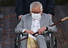 Lee Man-hee, the leader of the Shincheonji Church of Jesus, which was at the center of the early coronavirus outbreak in Korea, is released from a detention center in Suwon on Nov. 12, 2020, after a local court granted him bail, citing his deteriorating health. [YONHAP]