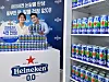 Models promote non-alcoholic beer Heineken 0.0 at the Dutch company's Korea headquarters in Gangnam District in southern Seoul, on Thursday. [YONHAP]