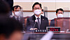 Justice Minister Park Beom-kye answers a lawmaker's question in a Legislation and Judiciary Committee meeting Friday at the National Assembly. Earlier in the day, Park ordered a reshuffle of mid-level prosecution leaders.  [NEWS1]