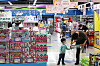 A child picks a toy at a large discount store in Seoul on Monday, a day before Children’s Day.[YONHAP]