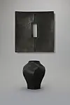 Ceramic artist Lee Song-am’s “Faceted Dish with Black Glaze' (2020) and 'Faceted Vase with Black Glaze' (2020) [TONG-IN GALLERY]