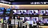 LG Electronics OLED TVs are displayed at a retail shop in Seoul. [YONHAP]