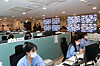 Medical staff at Dongho Residential Treatment Center in eastern Seoul monitoring Covid-19 patients [SAMSUNG MEDICAL CENTER]