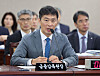 Financial Supervisory Service (FSS) Gov. Lee Bok-hyun speaks during a parliamentary inspection at the FSS office in Yeouido, western Seoul, on Monday. [YONHAP]